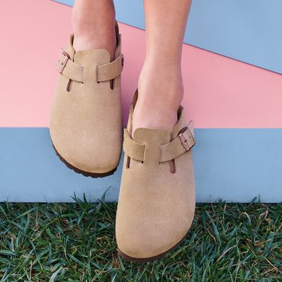 Famous Footwear by null