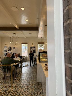 Ellie's Table by null