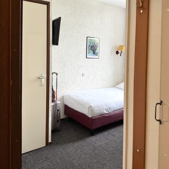 Owl Hotel - Single Room #48 - Hotels Near Me - Amsterdam, New Hampshire