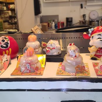 Moshi Moshi Tea Shoppu - Decor  06-06-2024 - Coffee & Tea Near Me - Gardena, California
