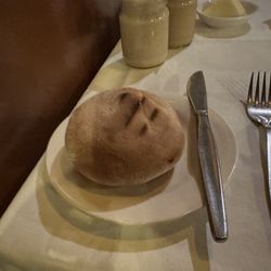 Vlado's - Hot bread