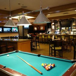 Remingtons Sports Bar - Pool table and good overview of the area