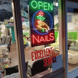 Martin's Nails - Festive entrance!