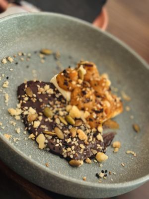 Fonda Del Barrio by null