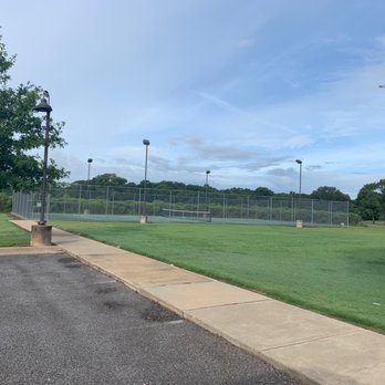 Black Bear Lodge - Tennis court - Hotels Near Me - Delhi, Louisiana