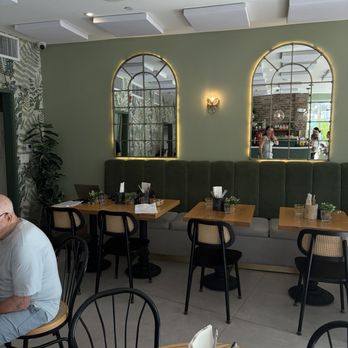 Café Bastille Miami Beach - Inside - Cafes Near Me - Miami Beach, Florida Café Bastille Miami Beach - Inside - Cafes Near Me - Miami Beach, Florida