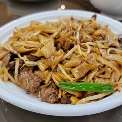 Sun Wing Supermarket - Noodles w/ beef have an excellent wok seared taste!
