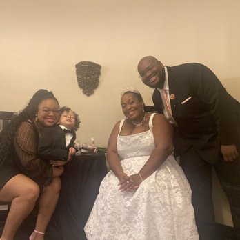 Chateau Avalon - Cassidy was nice enough to photograph me with my children and grandchild before we walked down the aisle. - Hotels Near Me - Kansas City, Kansas
