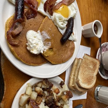 Maple Sugar & Vermont Spice - Delicious breakfast, cooked perfectly! - Specialty Food Near Me - Mendon, Vermont