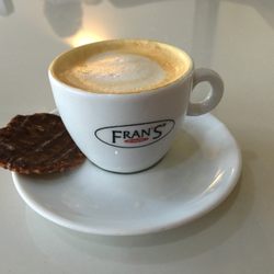 Fran's Café - Espresso com leite