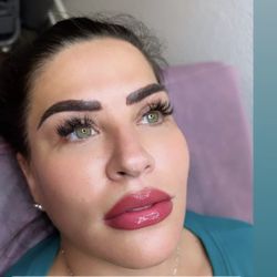 Lip blushing