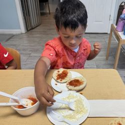 Windsor Montessori School - Pizza making