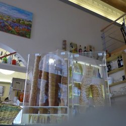 Gelateria Regia - Gelateria di Monti, Volterra, 2017, copyright by mostro