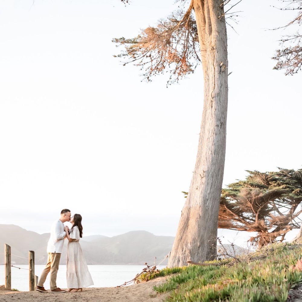 Warm Heart Photography - Tall trees, a couple kissing - Session Photography Near Me Warm Heart Photography - Tall trees, a couple kissing - Session Photography Near Me