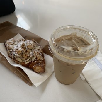 Intelligentsia Coffee - Strawberry almond croissant & oat milk latte - Coffee & Tea Near Me - Venice, California Intelligentsia Coffee - Strawberry almond croissant & oat milk latte - Coffee & Tea Near Me - Venice, California