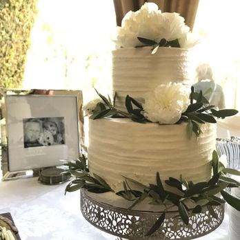 Fantasy Frostings - Tuscan-style wedding cake - Custom Cakes Near Me Fantasy Frostings - Tuscan-style wedding cake - Custom Cakes Near Me