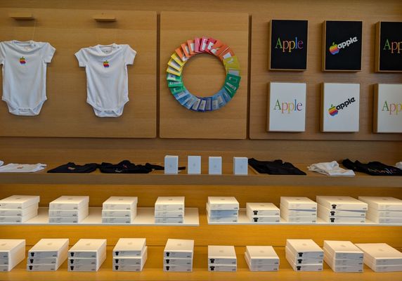 Apple Apple Park Visitor Center by null