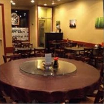 Dragon Pearl Restaurant - the dining area - Chinese Near Me - Calgary, Alberta Dragon Pearl Restaurant - the dining area - Chinese Near Me - Calgary, Alberta