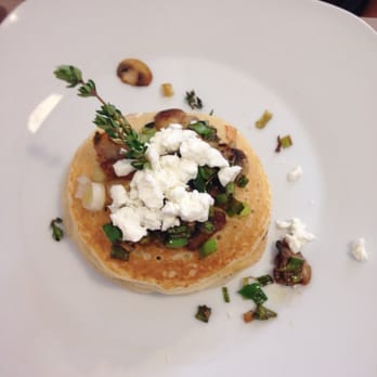 Den Noc - Goat cheese, mushrooms, thyme - Bistros Near Me - Prague, Puerto Rico Den Noc - Goat cheese, mushrooms, thyme - Bistros Near Me - Prague, Puerto Rico