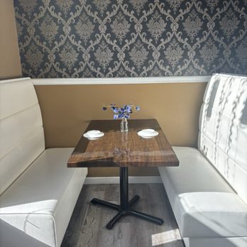 Muyuri Indian Bistro - Booth - Indian Near Me - Waterbury, Connecticut