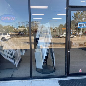 LA Floor Coverings - a storefront with a closed sign - Flooring Near Me - Slidell, Louisiana LA Floor Coverings - a storefront with a closed sign - Flooring Near Me - Slidell, Louisiana