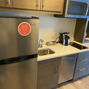 TownePlace Suites by Marriott Outer Banks Kill Devil Hills - Kitchen - Hotels Near Me - Kill Devil Hills, North Carolina