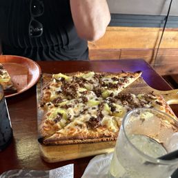 Steak flat bread pizza