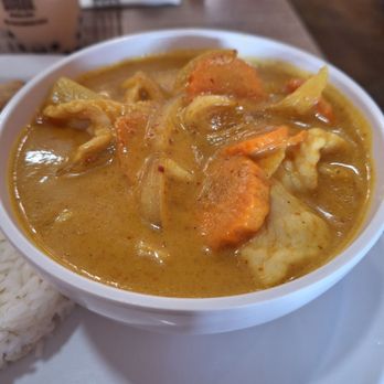AM Noodle - Yellow curry with chicken - Thai Near Me - Ventura, California AM Noodle - Yellow curry with chicken - Thai Near Me - Ventura, California