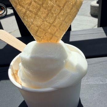 Amato Gelato - Lemon gelato - Ice Cream & Frozen Yogurt Near Me - Calgary, Alberta