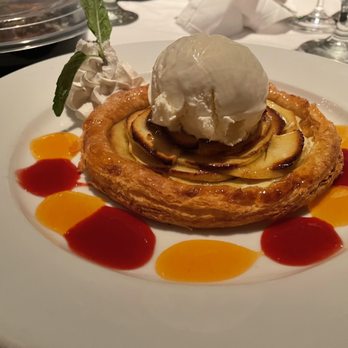 Lavendou Bistro Provincial - Tarte aux Pommes Chaude - French Near Me - Dallas, Texas