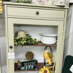 Salvage Sisters - A Repurposed Store