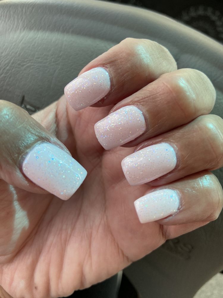 Roxy Nails Spa Logo