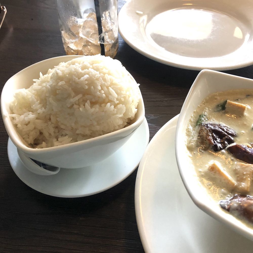 Basil Thai - Thai Near Me - La Quinta, California