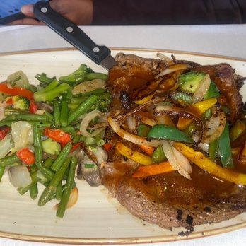 Dia Y Noche Restaurant - Bistec Encebollado - Latin American Near Me - Yonkers, New York