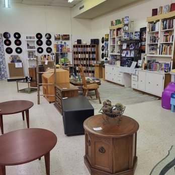 This & That - Used Furniture - Home Decor Near Me - Fort Wayne, Indiana This & That - Used Furniture - Home Decor Near Me - Fort Wayne, Indiana