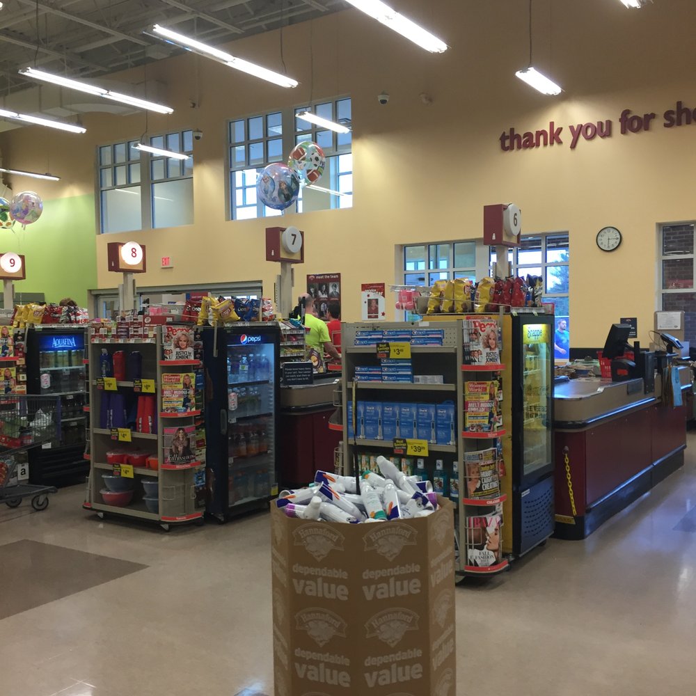 Hannaford - Hannaford Alton -- 80 Wolfeboro Highway / Route 28, Alton        Interior - Grocery Near Me - Alton, New Hampshire