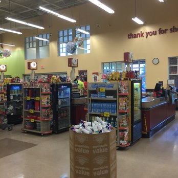 Hannaford - Hannaford Alton -- 80 Wolfeboro Highway / Route 28, Alton        Interior - Grocery Near Me - Alton, New Hampshire