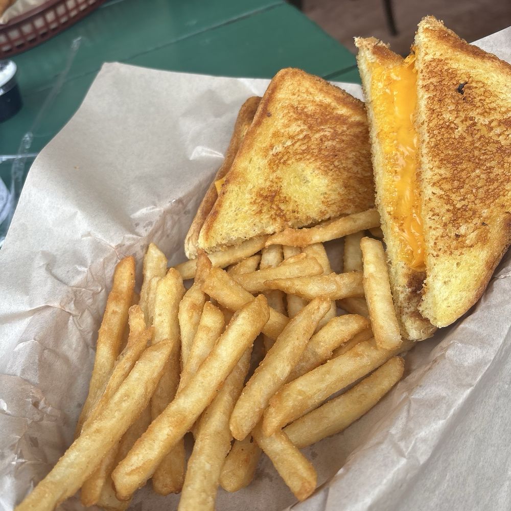 Boondoggles Pub - Grill cheese - Bars Near Me - El Lago, Texas