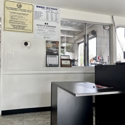 Bake Smog Center - Clean and comfortable waiting room.