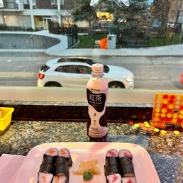 Maki Combos (16Pcs) Tuna Maki, Salmon Maki, Black Milk Tea