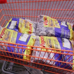 The Home Depot - Piedra de mármol  Bolsa de 10 Kg $60