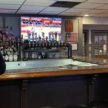 Governor's Pub - Bar (Wisconsin basketball) - Burgers Near Me - Edenton, North Carolina