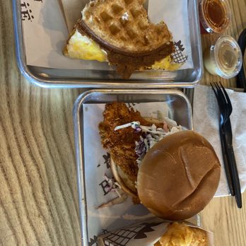 Bruxie - HONEY HOT CHICKEN SANDWICH HONEY HOT CHICKEN SANDWICH COUNTRY SAUSAGE & EGG SPICED TOTS - Chicken Shop Near Me - El Segundo, California