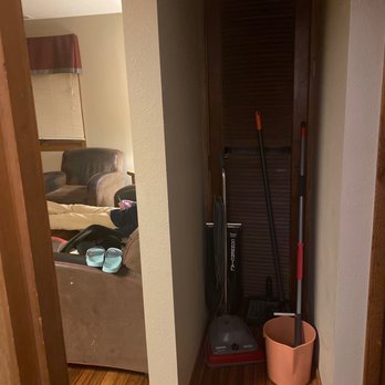 Punderson Manor Lodge - Cleaning supplies stored in the room, not in a cabinet - Hotels Near Me - Newbury, Ohio