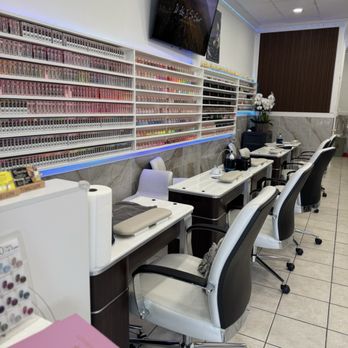 TJ Nails & Spa - nails and clean space - Nail Salons Near Me - Los Angeles, California