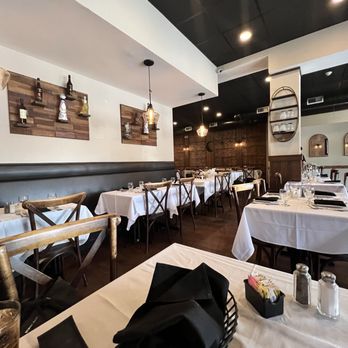 Mezza Luna Bistro - Interior - Italian Near Me - Allendale, New Jersey Mezza Luna Bistro - Interior - Italian Near Me - Allendale, New Jersey