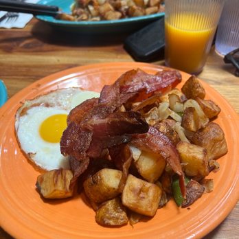 Tower Cafe - Breakfast & Brunch Near Me - Sacramento, California