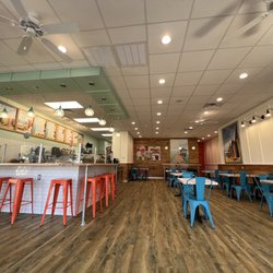 Tropical Smoothie Cafe - Indoors