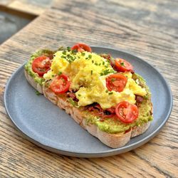 KIT Coffee - SMOKED AVOCADO TOAST- BACON, CHERRY TOMATO, SMOKED PAPRIKA, LEMON ZEST & CHIVES