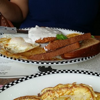 Black Bear Diner Goodyear - Country fried steak and gravy - American Near Me - Goodyear, Arizona